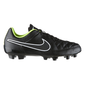 nike soccer shoes black